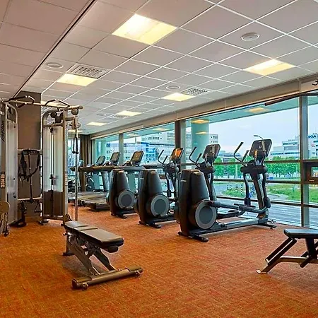 Hyatt Place Airport Hotel 4*