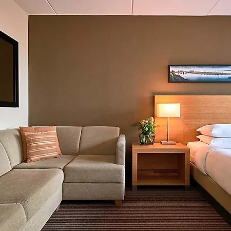 Hyatt Place Airport Hotel 4*